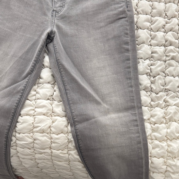 New York & Company Gray Skinny Jeans - Picture 5 of 6